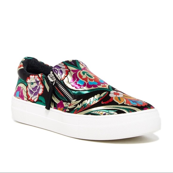 Steve Madden Shoes - Steve Madden Geary Embroidered Slip-On Sneakers 7.5 EUC